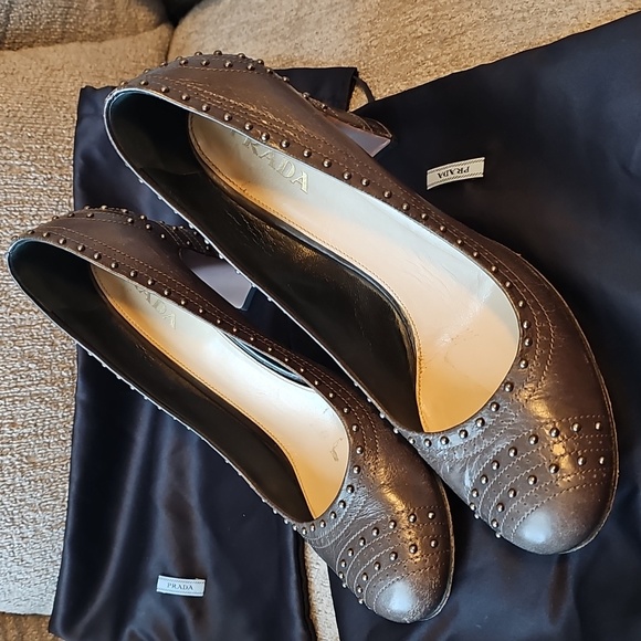 Prada Leather Studded Accents Pump size 39 - Picture 1 of 6
